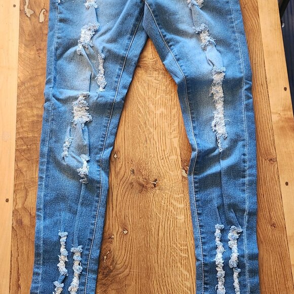 NWT Distressed skinny jeans - Picture 6 of 6